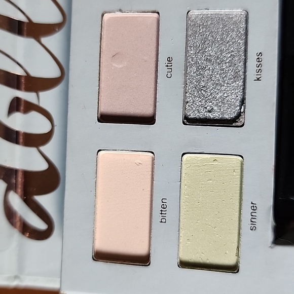 New Doll Face neutral Eye Shadow Palette - Picture 2 of 15